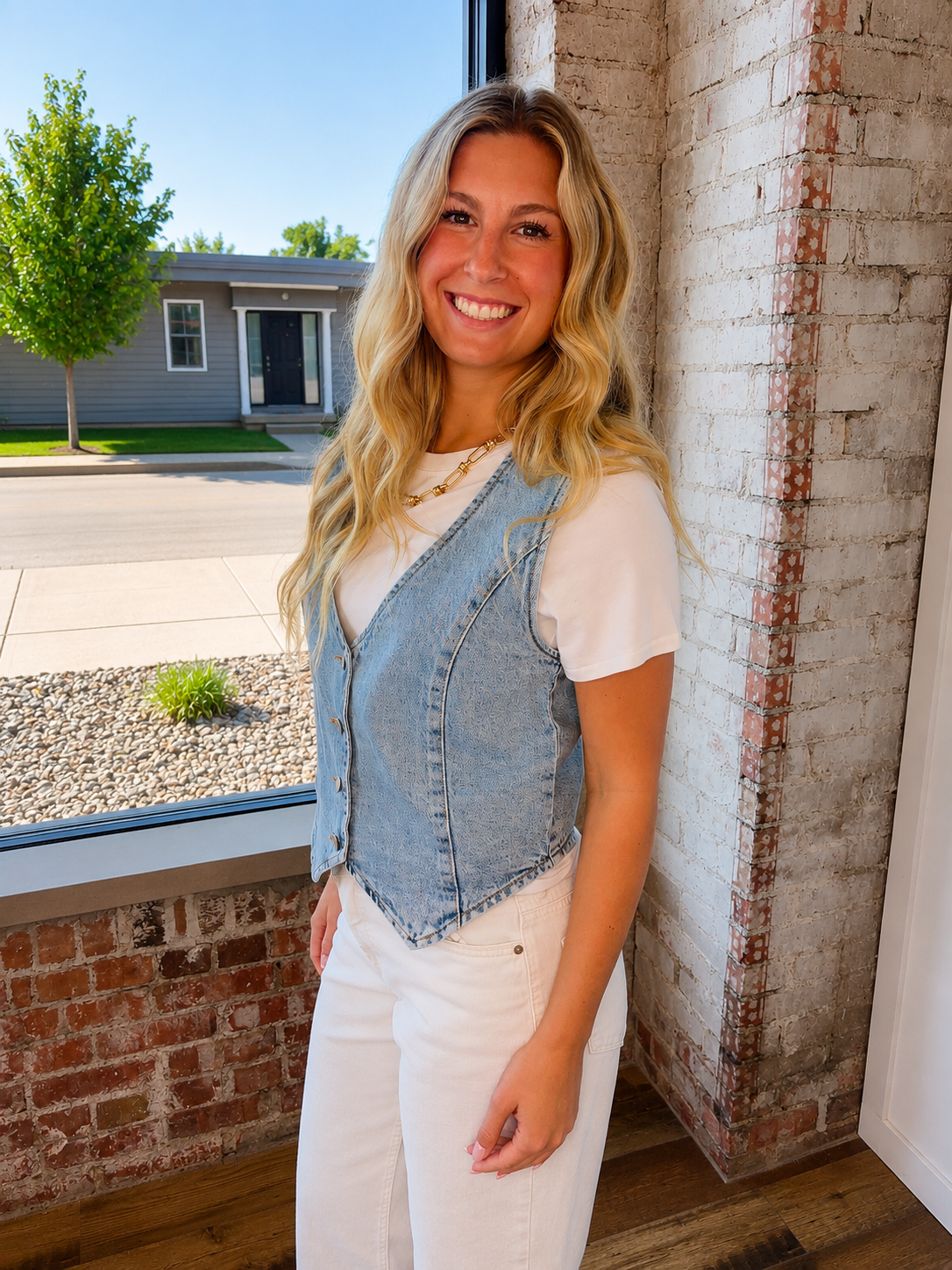 EVERYDAY CHIC LIGHT-WASH DENIM VEST
