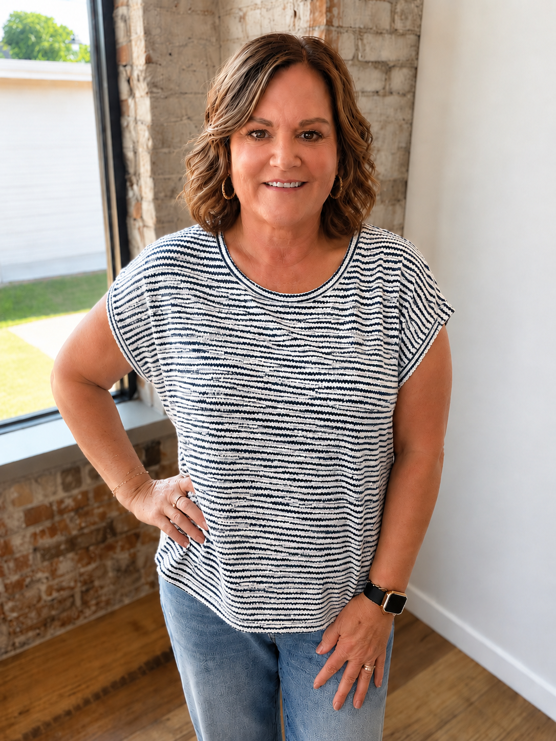 CHIC BLACK & WHITE TOP