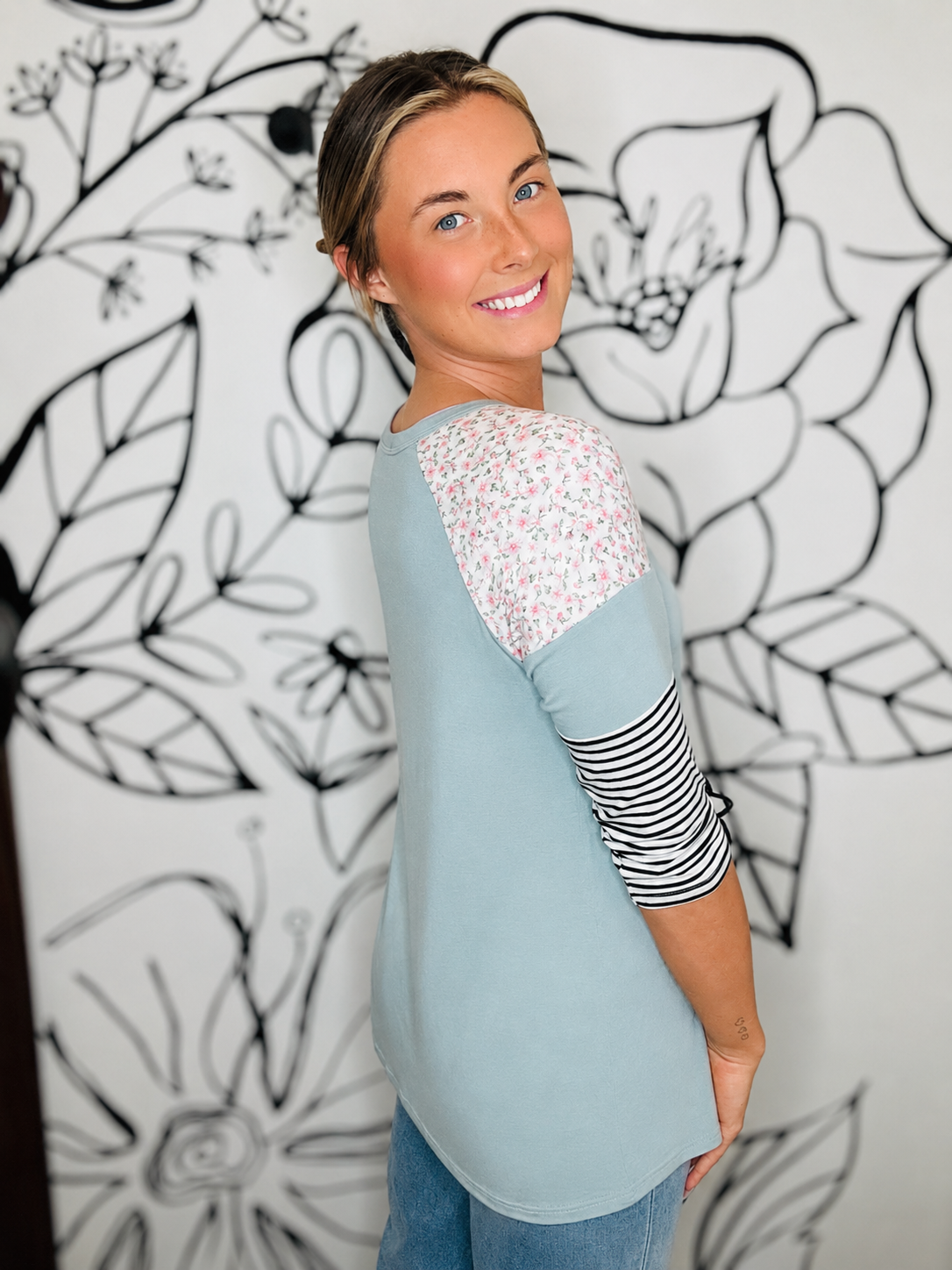 DUSTY MINT COLOR BLOCK TOP
