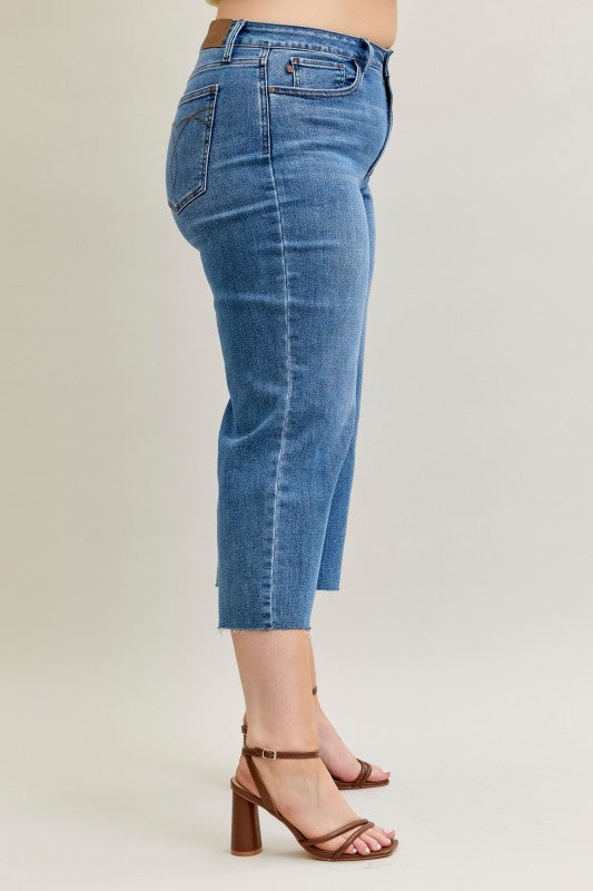JUDY BLUE HIGH-RISE MEDIUM-WASH CROP CLASSIC WIDE-LEG DENIM W/RAW HEM