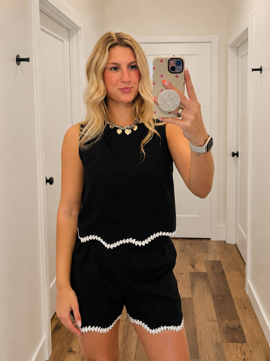 BLACK CONTRAST TRIM TOP