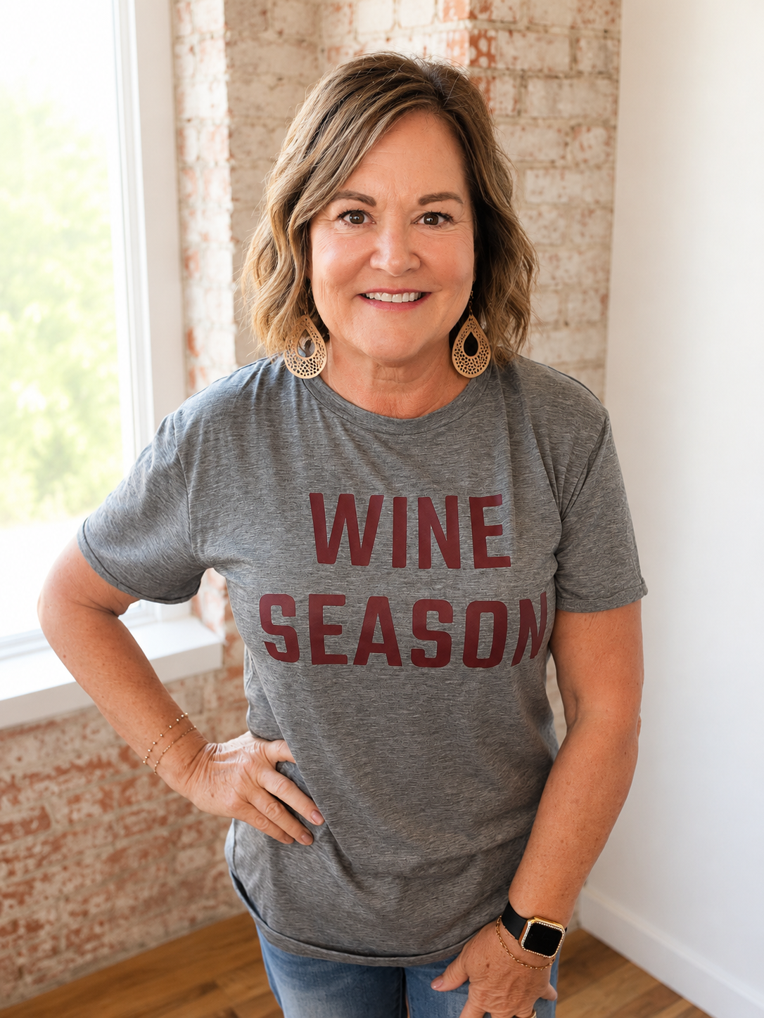 CHARCOAL HEATHER GRAY “WINE SEASON”GRAPHIC TEE