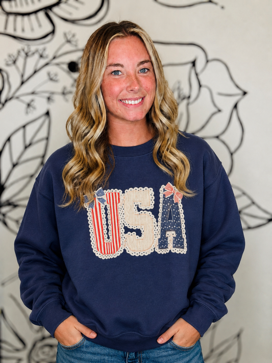 NAVY “USA” GRAPHIC SWEATSHIRT
