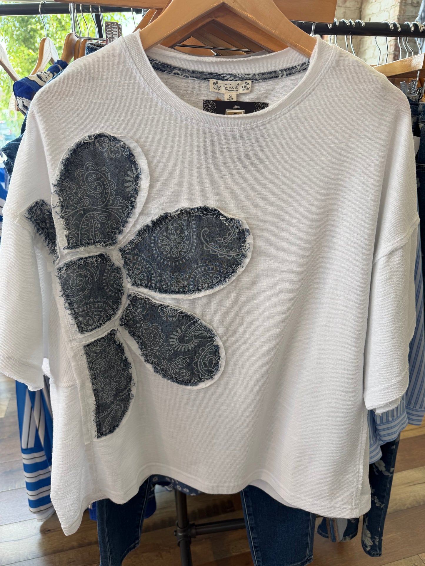 WHITE JANE GRAPHIC TOP
