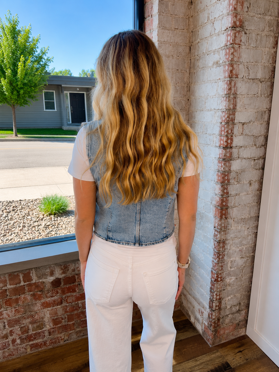 EVERYDAY CHIC LIGHT-WASH DENIM VEST
