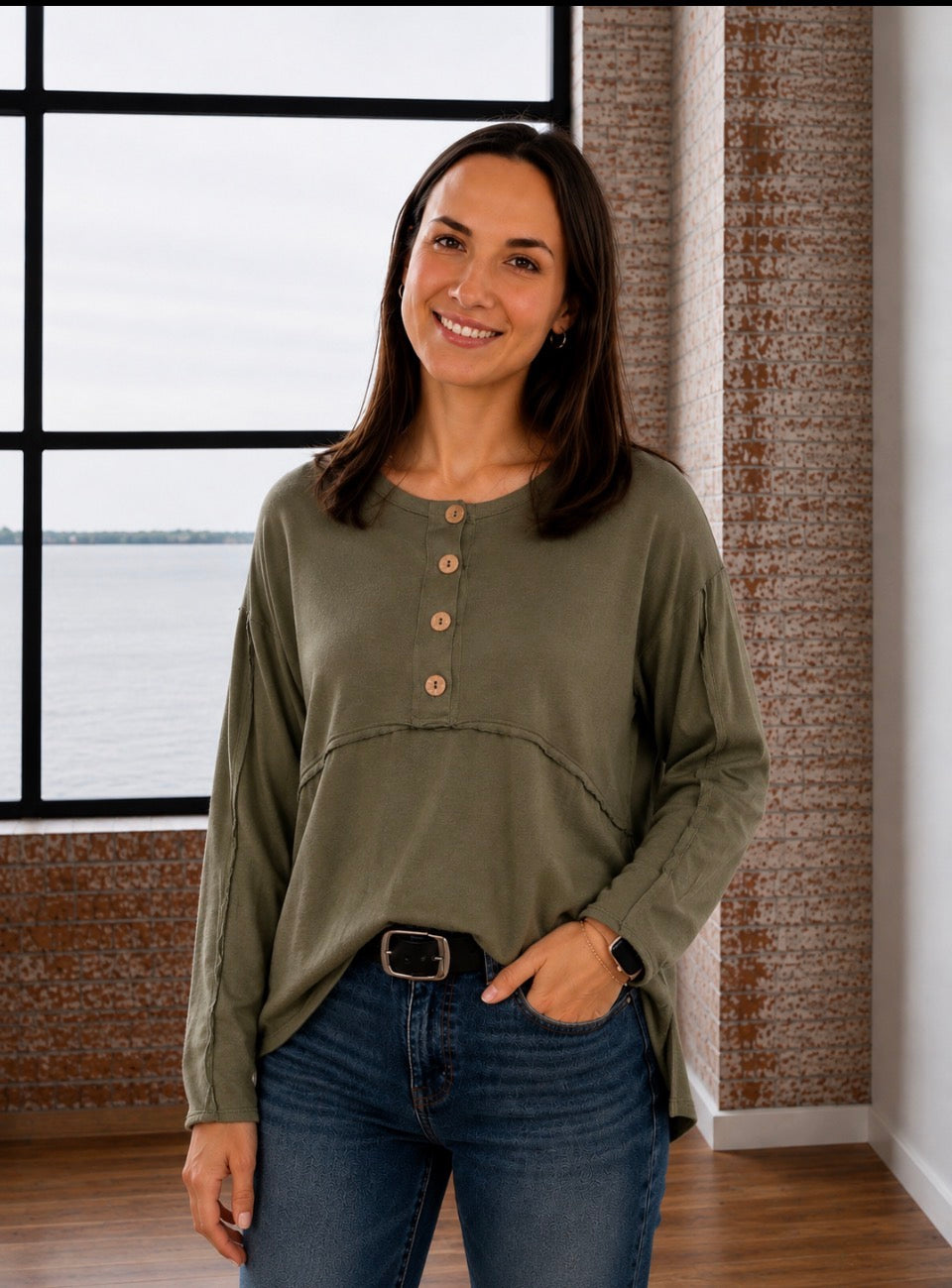 EMILY HENLEY BUTTONED LONG SLEEVE