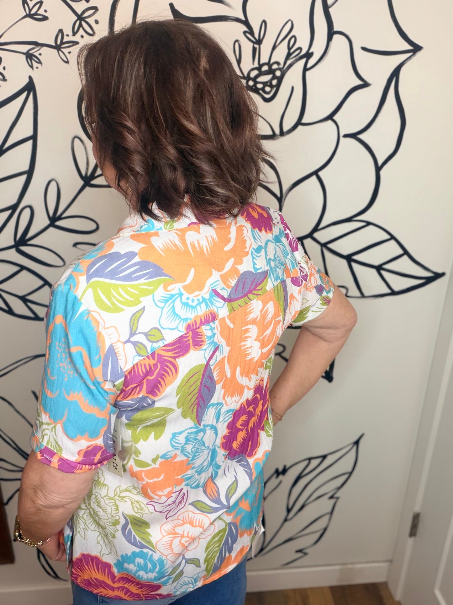 A LA CARTE FLORAL BUTTON DOWN TOP