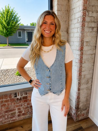 EVERYDAY CHIC LIGHT-WASH DENIM VEST