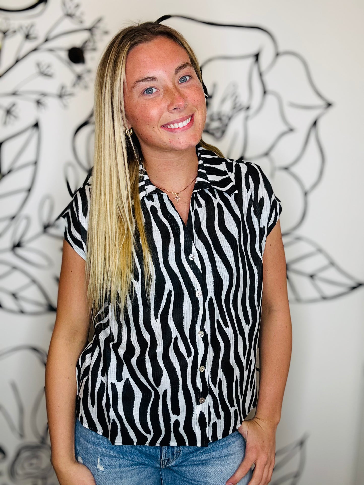 TRU LUXE WILD SIDE BUTTON FRONT TOP