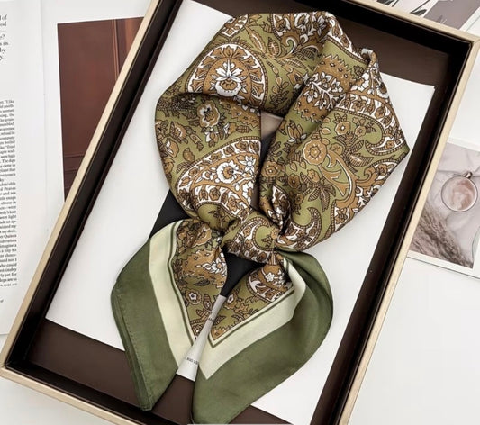 ELEGANT GREEN PAISLEY SCARF