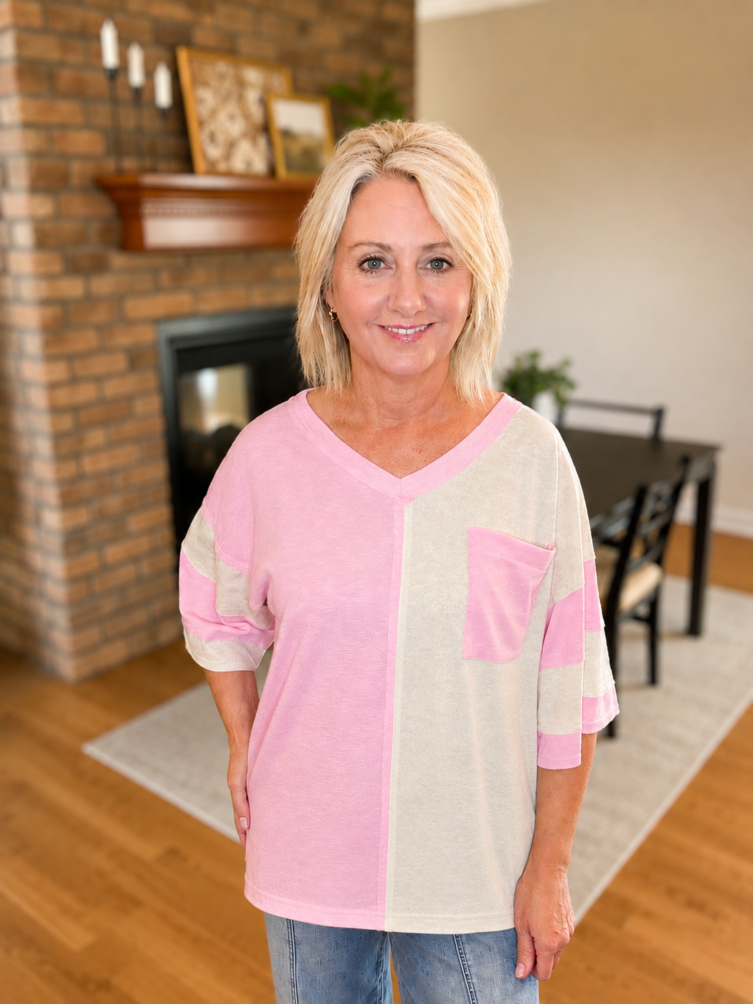 SAGE AND FIG V-NECK CONTRAST TEE