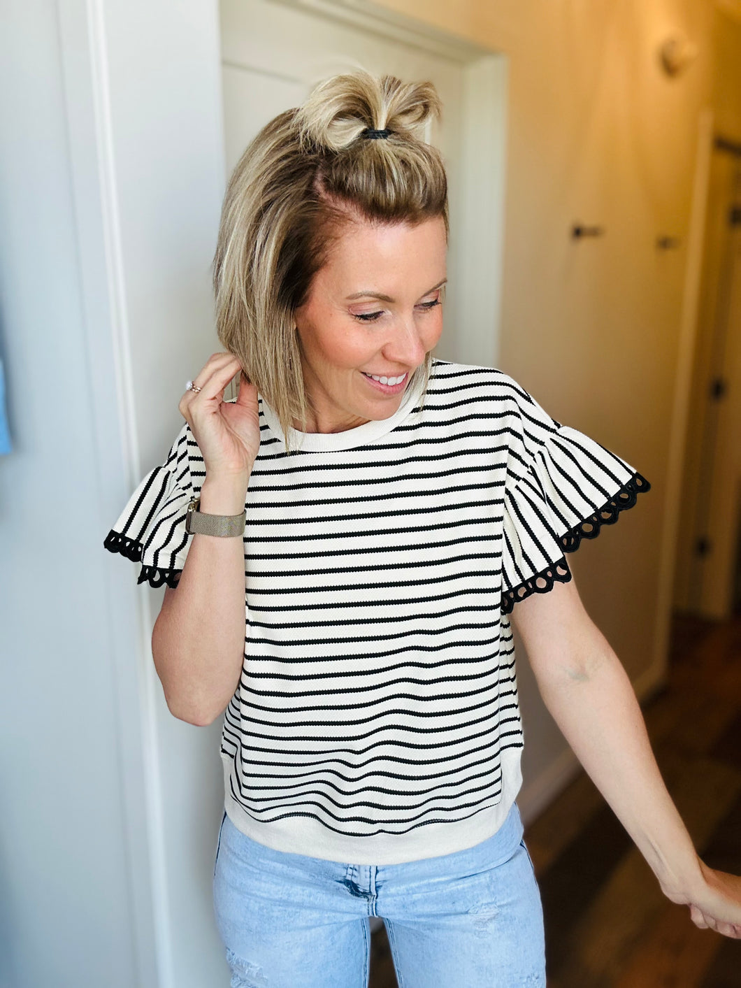 Black & Cream Loop Sleeve Detail