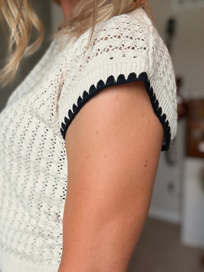 Open-knit Scalloped Top -off white/black