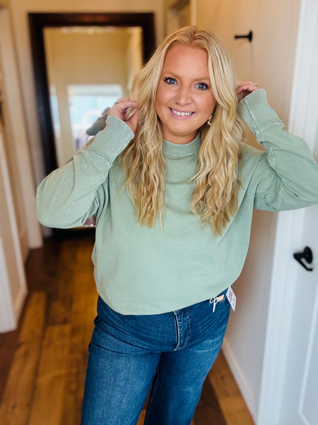 Curvy Raw Detail Sweatshirt