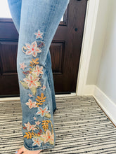 Load image into Gallery viewer, Grace Embroidery Jeans
